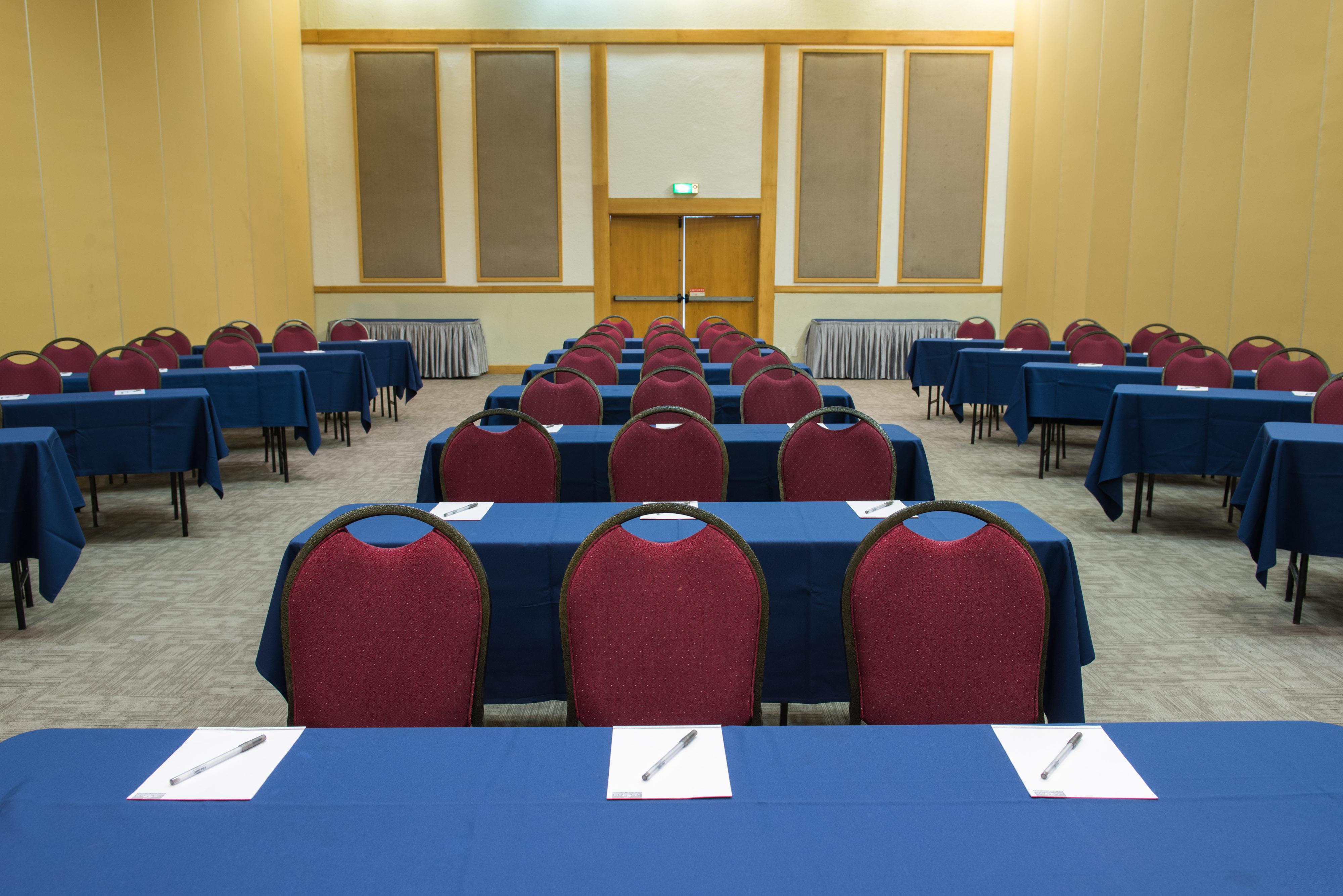 Vila Gale Eco Resort Angra Angra dos Reis Luaran gambar A typical classroom layout