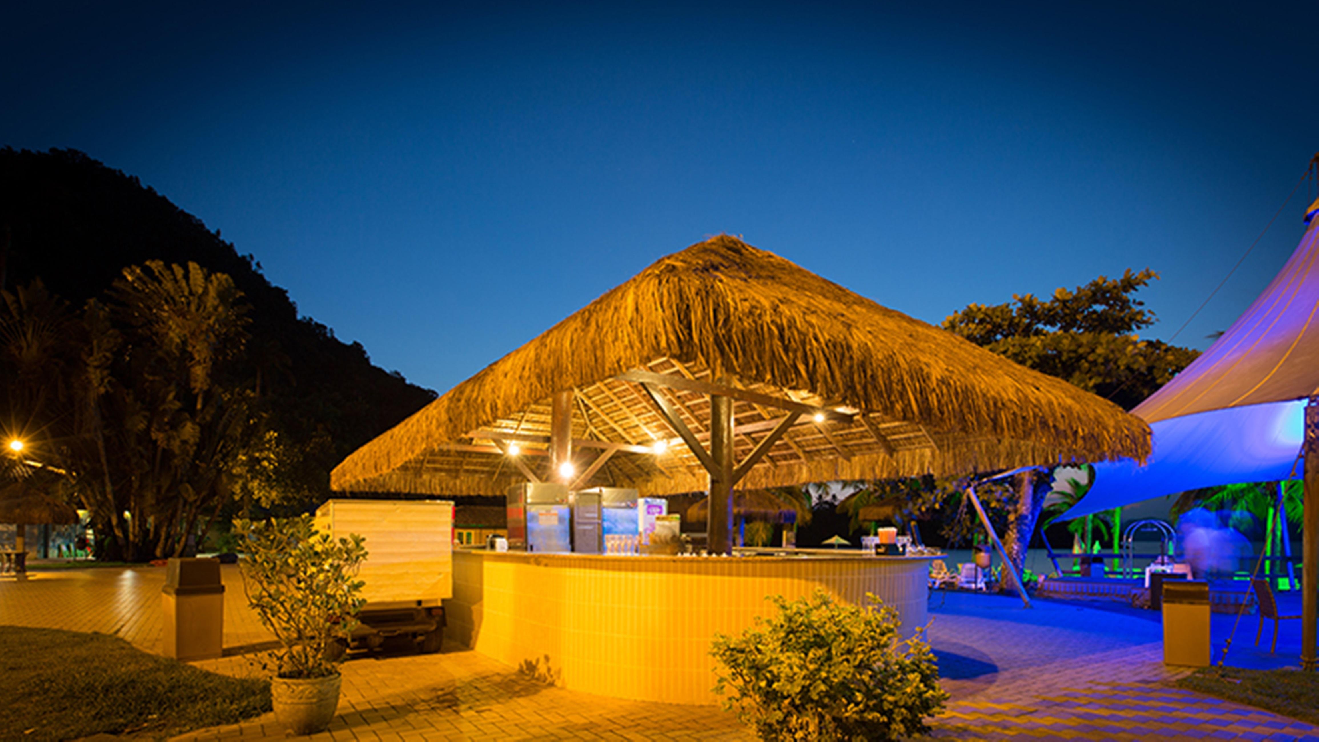 Vila Gale Eco Resort Angra Angra dos Reis Luaran gambar The beach bar at night